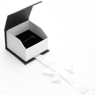 Display - Black and White Magnetic Ribbon Ring Box